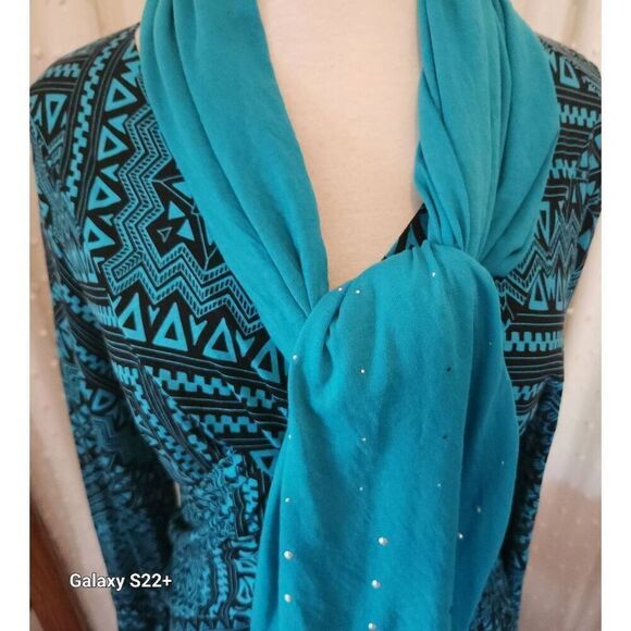 +25 Emma G top with matching scarf - Picture 2 of 14